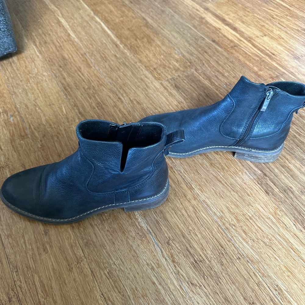 FRANCO SARTO Black Leather Ankle Hoda Bootie - Picture 3 of 5